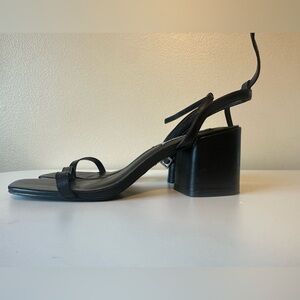 Vintage Steve Madden Black Strap Leather Sandal Heels 7.5
